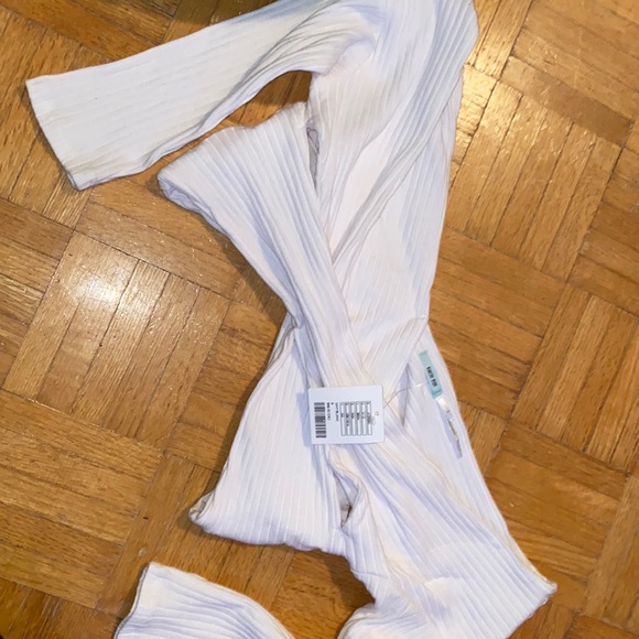 Brand new kimchi blue(urban outfitters brand) crop never worn - Picture 1 of 2